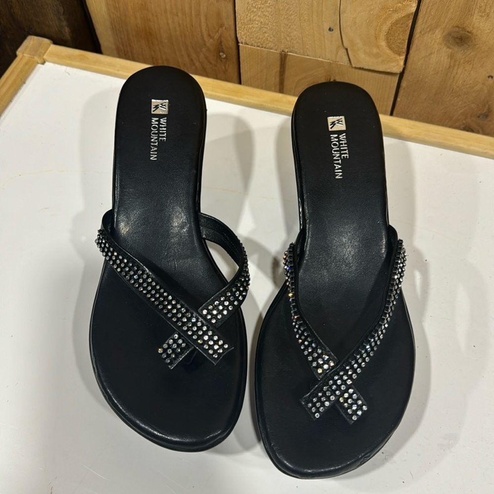 White Mountain black sandals